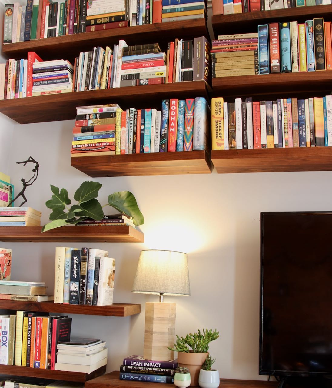 Bedroom Floating Shelf Installation Guide for Any Wall Material