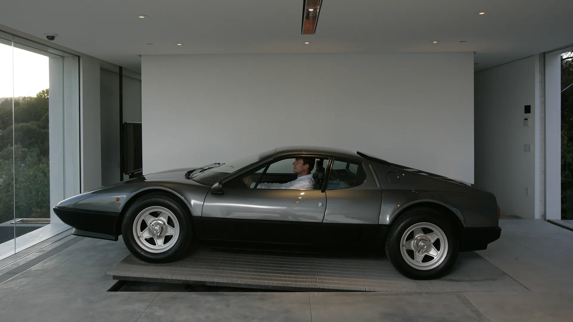 Luxury Garage Interiors: Design Ideas for a Modern Space