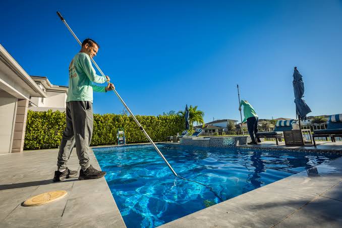Pool Cleaning Service Benefits for Better Pool Maintenance